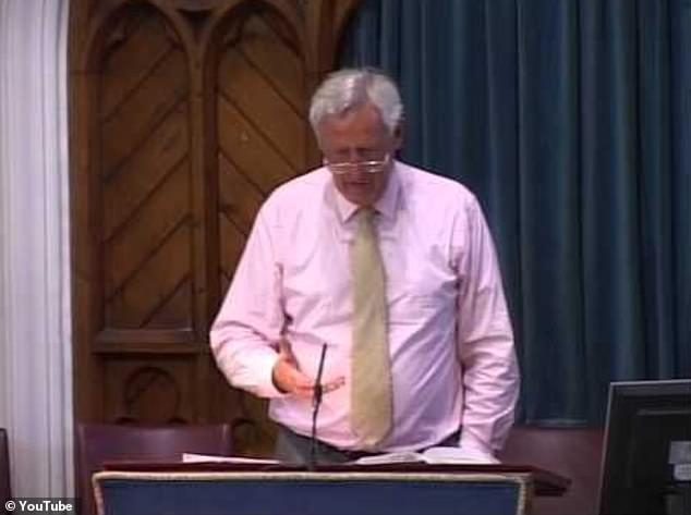 Евангелистского священника, обвиняемого в насилии, не будут судить из-за состояния здоровья