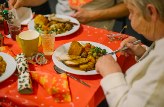 Армия спасения призывает не оставлять людей в одиночестве: 1,8 миллиона британцев проведут Рождество одни