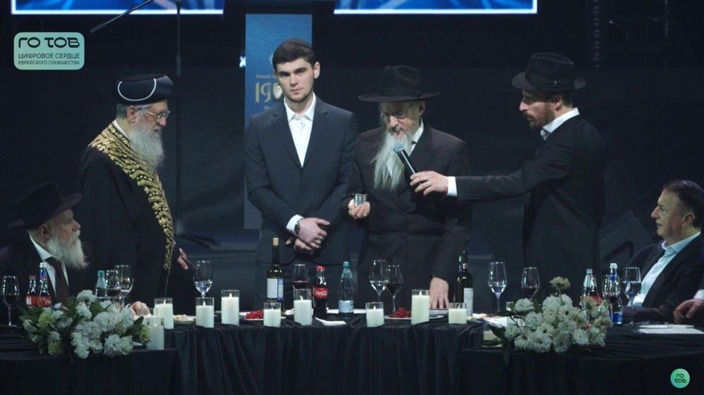 Освобожденный заложник ХАМАС принял еврейское имя Залман Зелиг в Москве