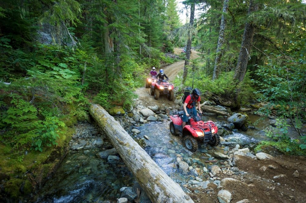 Богач променял свои «игрушки» на служение в джунглях Амазонки