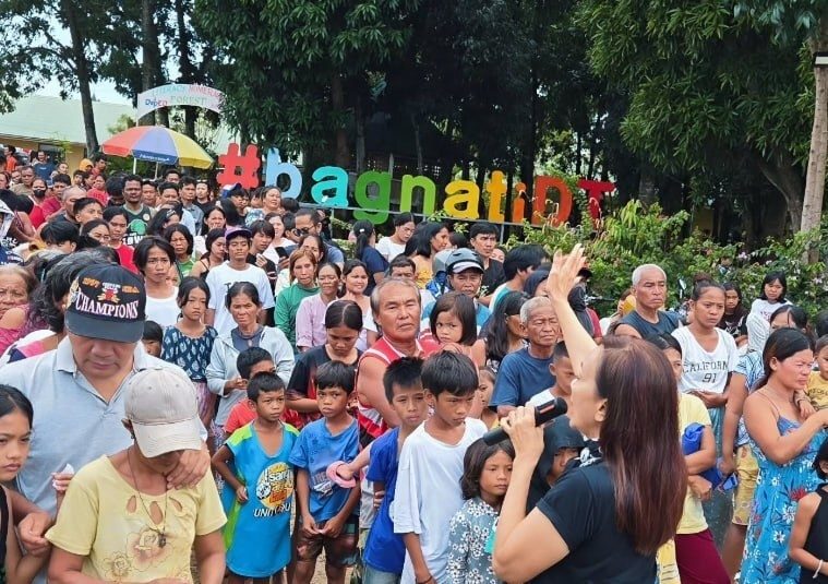 Филиппинская икона музыки Кух Ледесма принесла надежду жителям Себу, пострадавшим от тайфунов