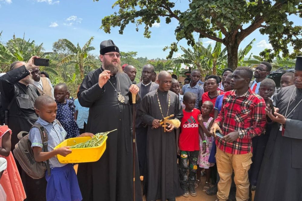 Митрополит Константин возглавил Литургию в Уганде, освятив храм святителя Алексия Московского