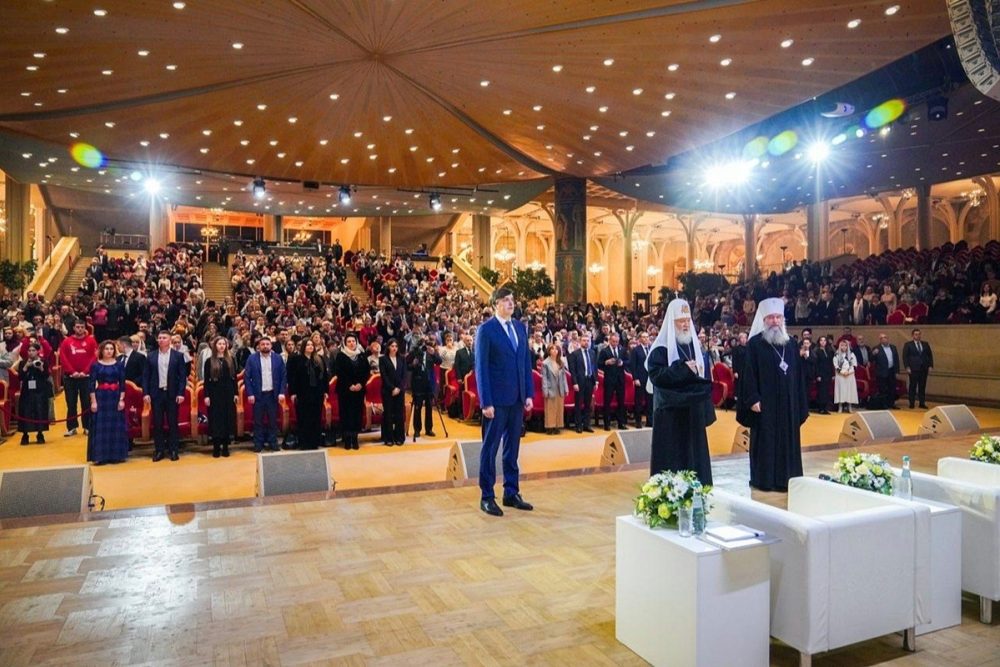 Патриарх Кирилл и министр Кравцов обсудили с учителями новый школьный предмет и поддержку педагогов