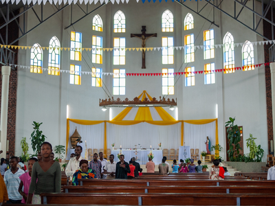 «Бандиты в рясах»: как в Руанде закрыли тысячи евангельских церквей