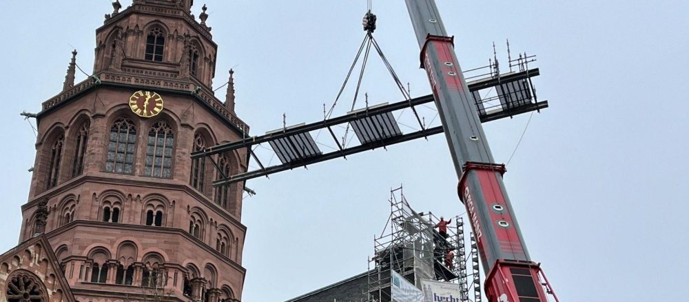 Впервые за 15 лет: Западная башня Майнцского собора освободилась от строительных лесов