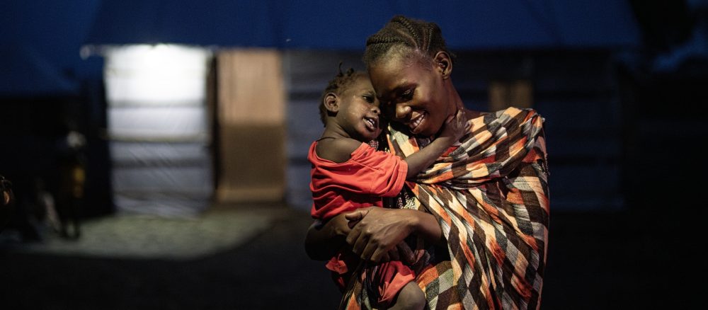 Луч света в хаосе: Как молодая мать, спасаясь от войны, обрела опору