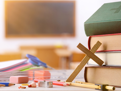 Минобр напомнит католическим школам правила проверок после жалоб на нарушения