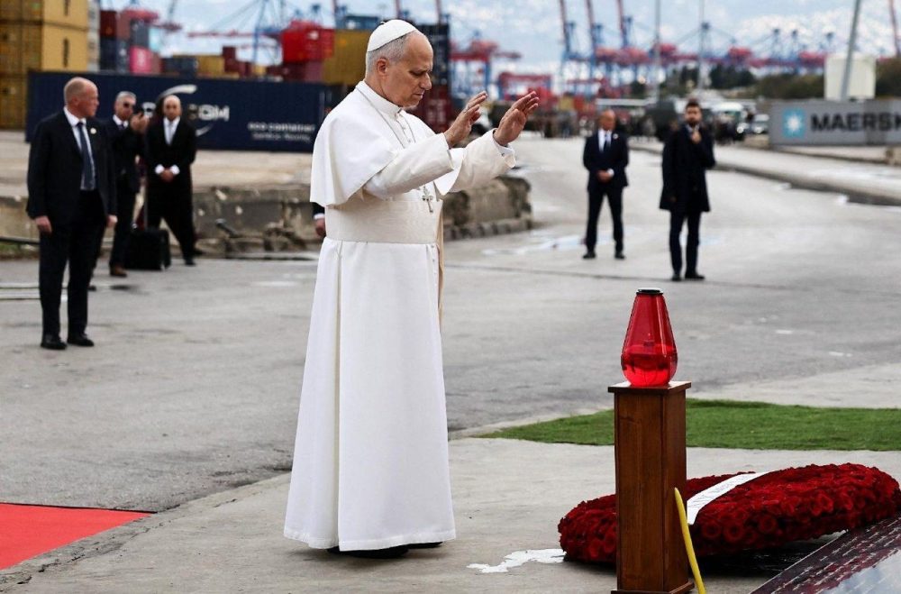 Папа Лев XIV посетил Бейрут: молитва у мемориала жертвам взрыва и встреча с их семьями