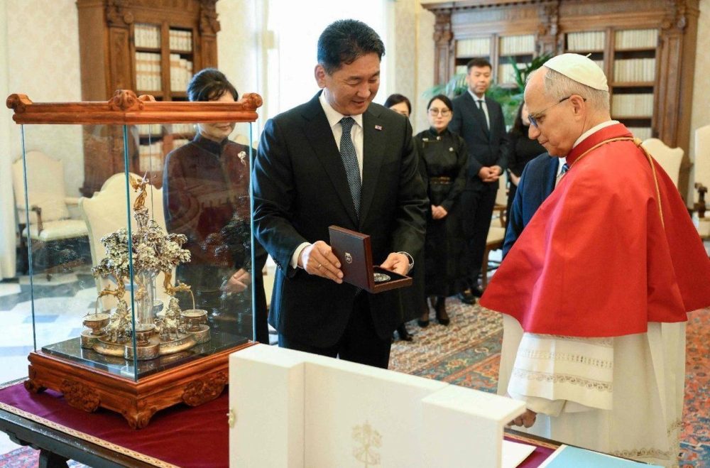 Папа Лев XIV обсудил развитие отношений с президентом Монголии в Ватикане