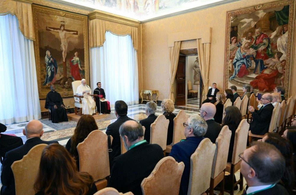 Папа Римский призвал поставить человеческое достоинство в центр развития искусственного интеллекта