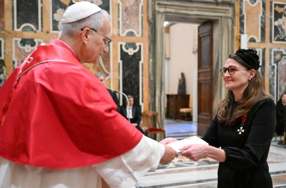 Папа Франциск принял новых послов и призвал к миру без оружия и многостороннему сотрудничеству