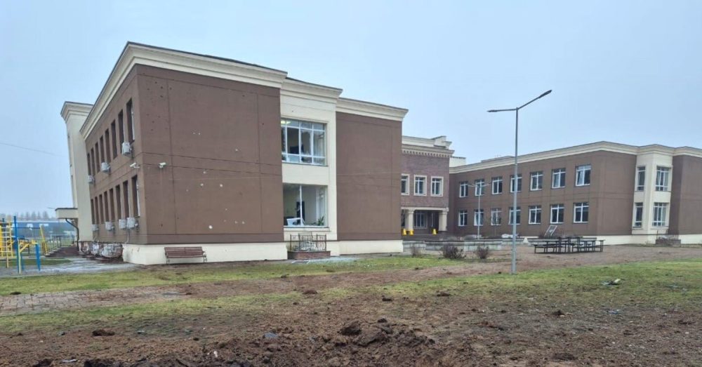 На фоне мирных переговоров российский дрон повредил христианскую школу в Киеве