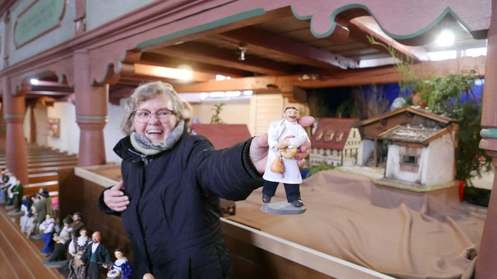 Сосед как рождественский персонаж: в баварском городке создают уникальный вертеп с миниатюрными копиями жителей
