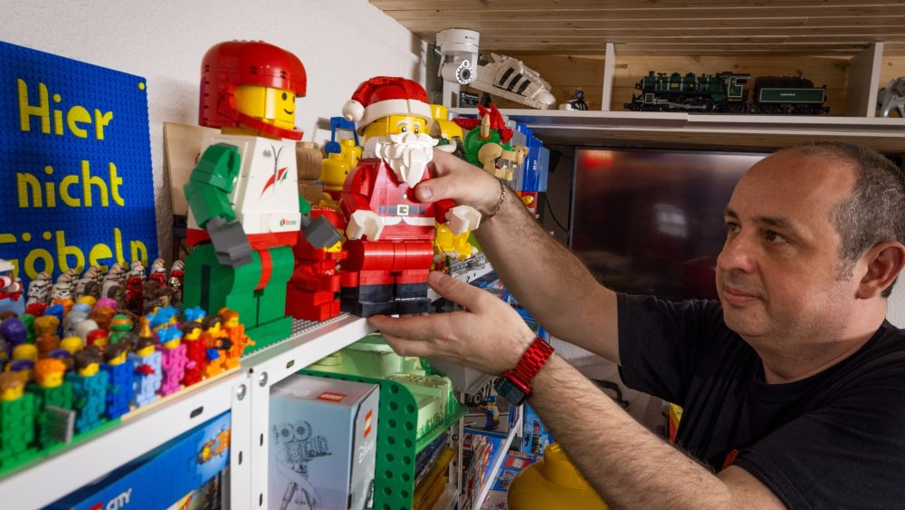 Взрослые и игрушки: как Lego, плюшевые монстры и коллекционные фигурки стали трендом для снятия стресса