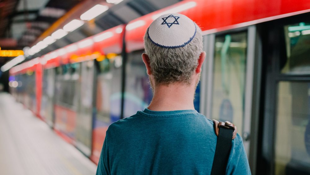 Жизнь под растущей тенью: как сегодня живется еврею в Германии