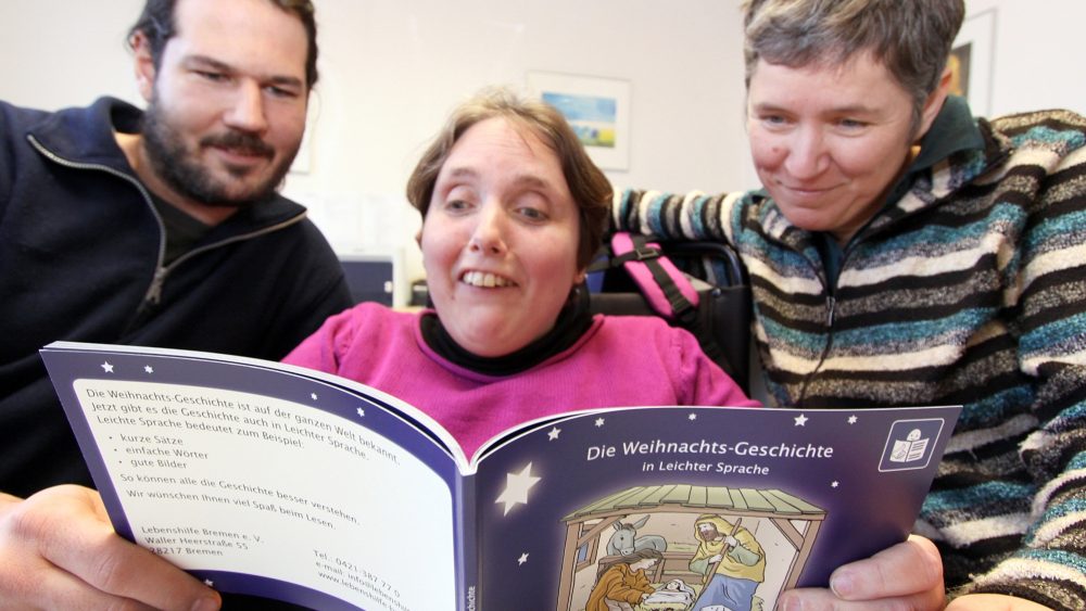 Простой язык — непростая задача: как переводят Библию для всех