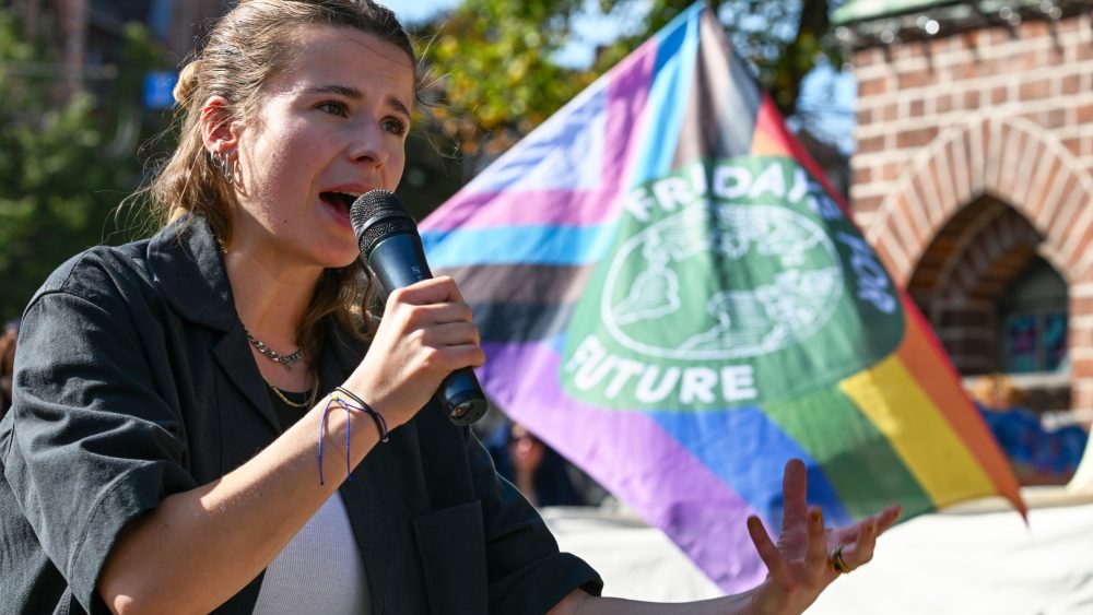 «Пятницы ради будущего» обрушились с критикой на климатическую политику в годовщину Парижского соглашения