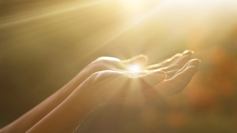 Время тишины и силы: как провести Рождественские ночи — древнюю традицию, переживающую новый виток популярности