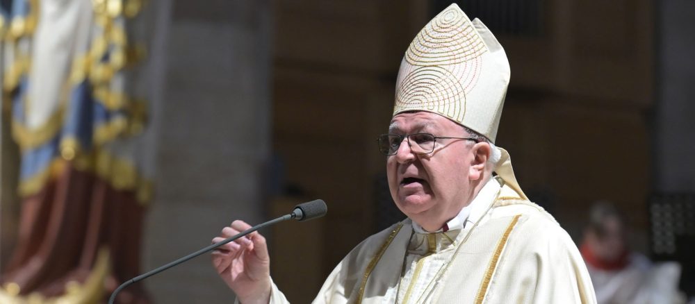 Епископ на прощание спел авторскую песню «Как хорошо быть вспомогательным епископом»