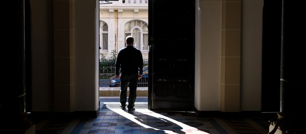 Бывший генеральный викарий о причинах ухода из церкви: не только деньги и скандалы
