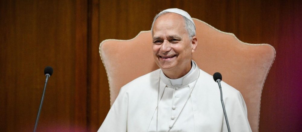 Папа Лев XIV посмеялся над интерпретациями своей мимики журналистами