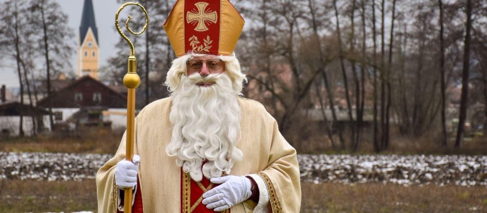 Почему этот мужчина уже более 60 лет играет Николауса для детей и стариков