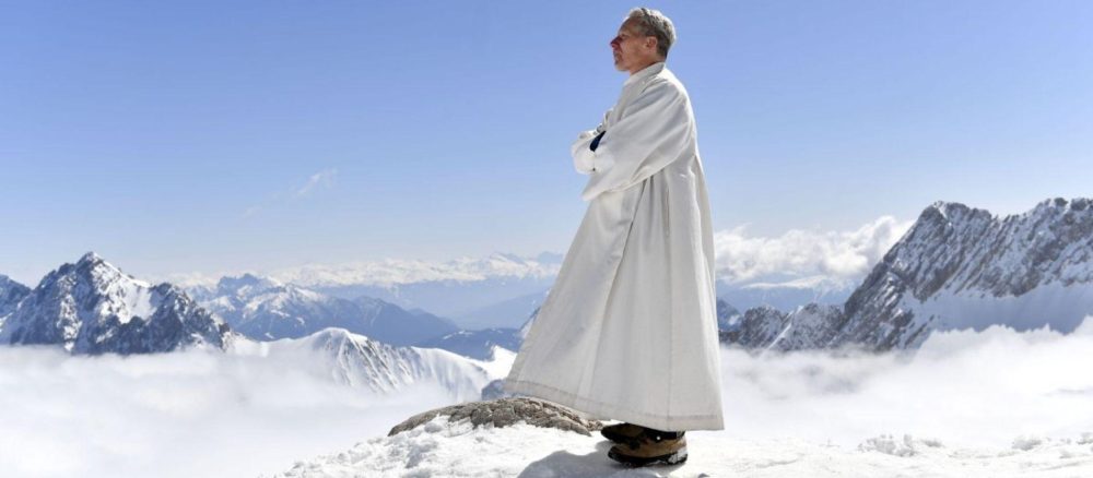 Пастор-референт на лучшем пресс-фото Баварии: медитативный кадр перед службой на вершине Цугшпитце