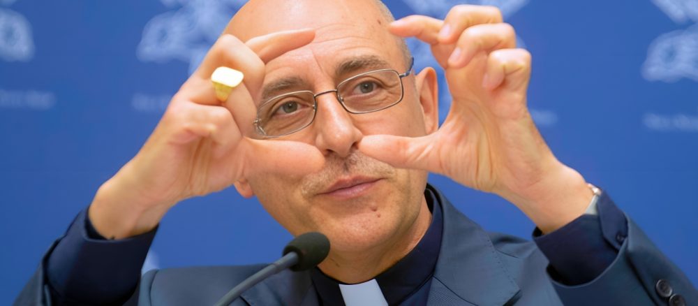 Новая волна критики: кардинала вновь атакуют за его ранние произведения