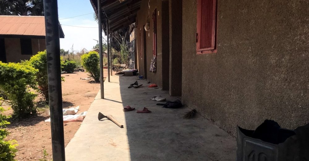 Молитвы родителей в Нигерии: после массового похищения детей в школе надежда только на чудо