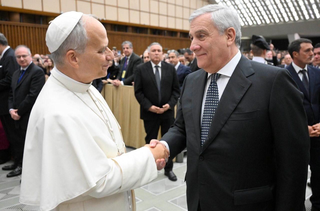 Папа Франциск призвал дипломатов к «разоружению слов» и честности в диалоге