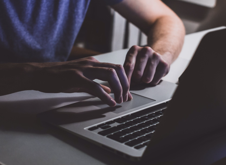 Христианские организации поддержали планы правительства по запрету порнографических AI-дипфейков