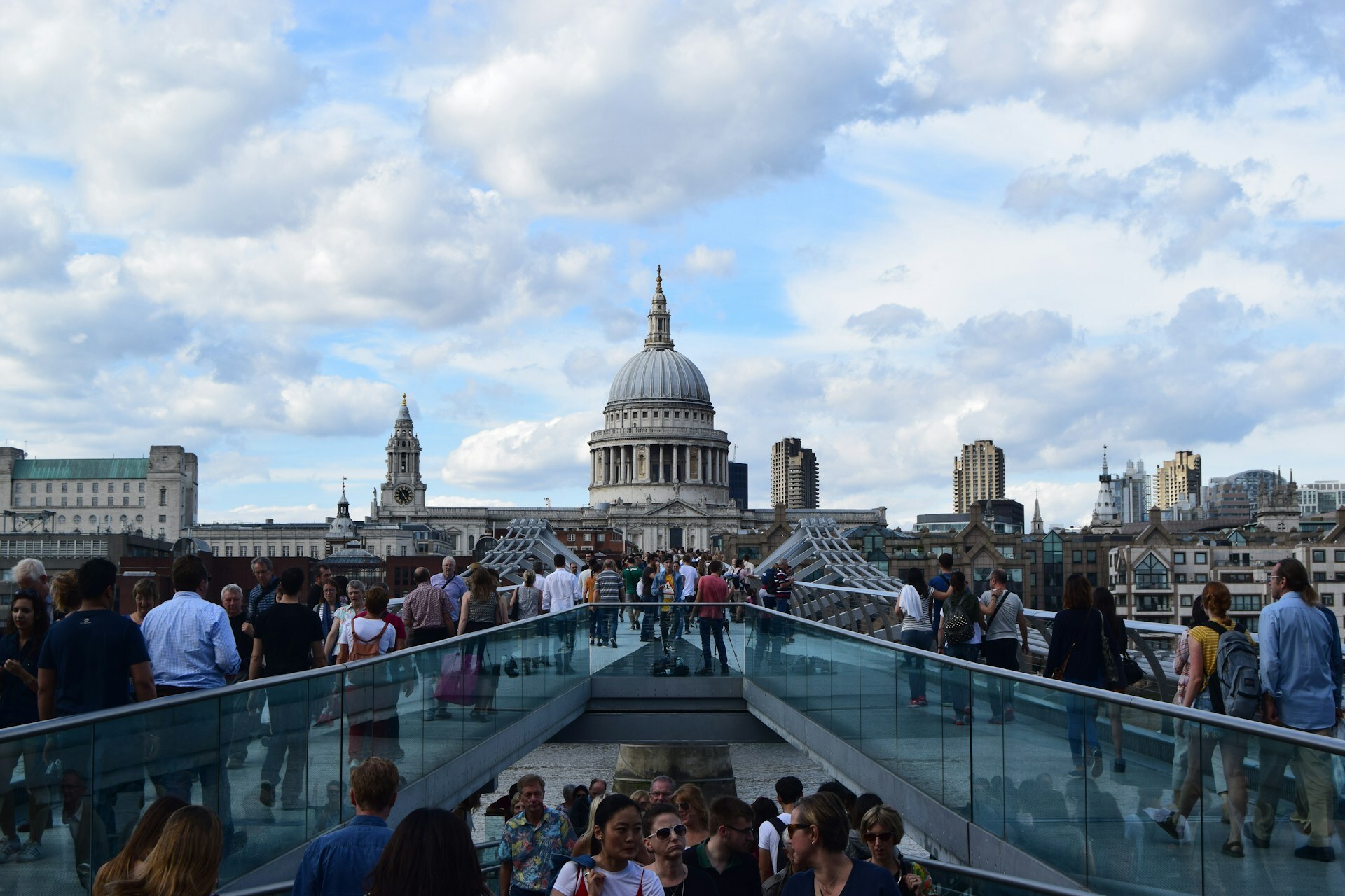 В Великобритании стартовал месячный общенациональный молитвенный марафон