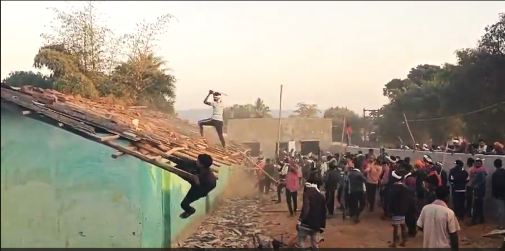 В Индии эксгумировали тело из-за захоронения на земле христиан: семья в отчаянии ищет правду