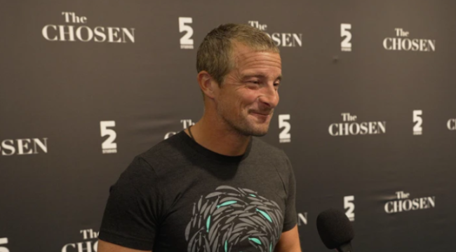 Почему Беар Гриллс ошибается насчёт организованной религии: разбор аргументов