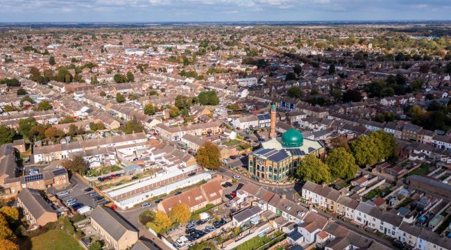 Христианские и индуистские лидеры Британии бьют тревогу из-за нового определения 'исламофобии'