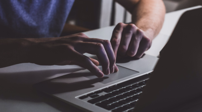 Христианские организации поддержали планы правительства по запрету порнографических AI-дипфейков