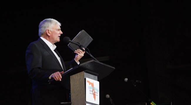 Франклин Грэм призывает США к молитве и покаянию на фоне протестов против ICE