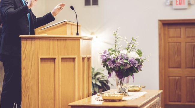 Новое исследование: пасторы чувствуют одиночество, несмотря на крепкие браки