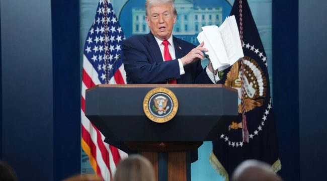 Трамп на годовщине президентства: «Бог гордится моей работой»