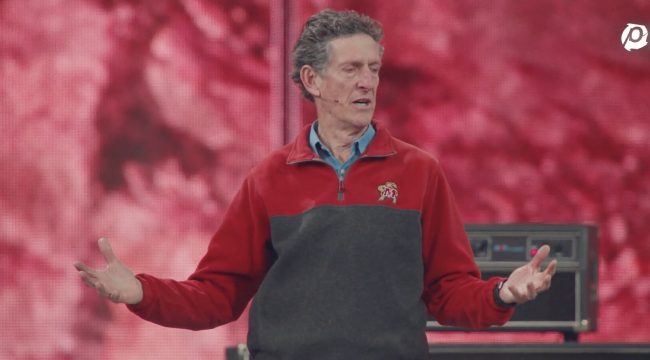 Passion 2026: Пастор Клифф Кнектл ответил на самые острые вопросы студентов — от сексуальности до существования Бога