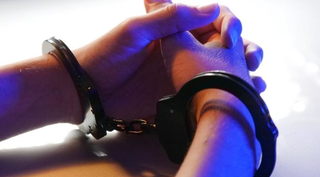 В Кентукки женщину обвинили в убийстве плода и захоронении младенца после приёма таблеток для аборта