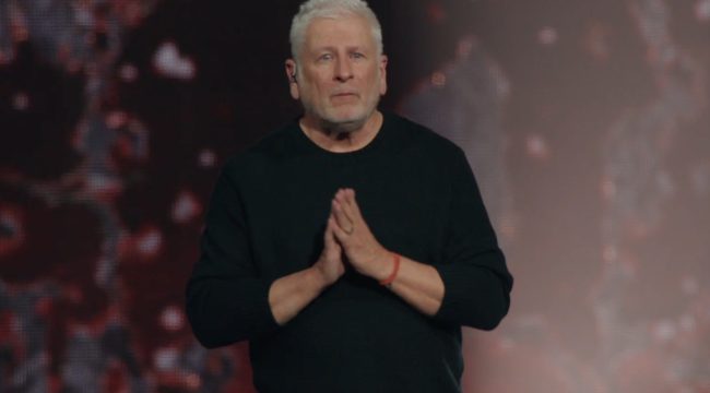 Луи Джильо призвал участников Passion 2026 к служению: «Есть лишь одна слава, которая не померкнет»