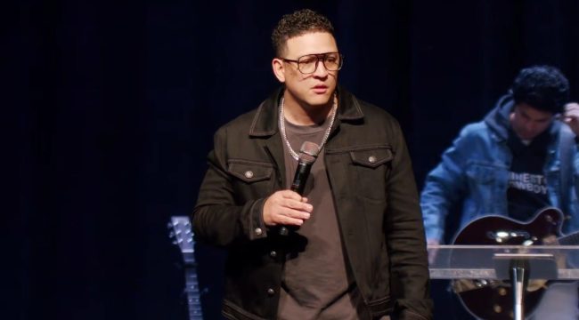 Суд отклонил иск о клевете пастора Майкена Картера к женщине, обвинившей его в изнасиловании