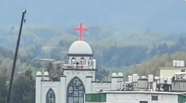 «Разворачивающаяся осада»: Власти Китая стянули силы к церкви в Вэньчжоу