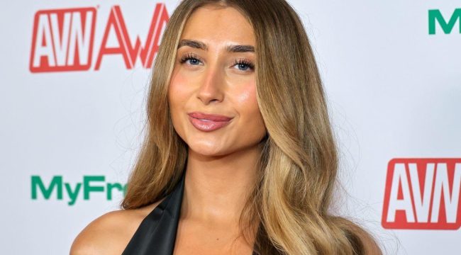 Бывшая звезда порно, ставшая пастором, о крещении Лили Филлипс: «Давайте молиться за нее»