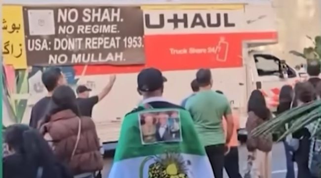 Водитель грузовика U-Haul задержан после наезда на участников акции в поддержку протестов в Иране