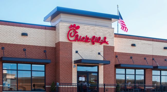 Chick-fil-A разыгрывает годовой запас еды в честь 80-летия сети
