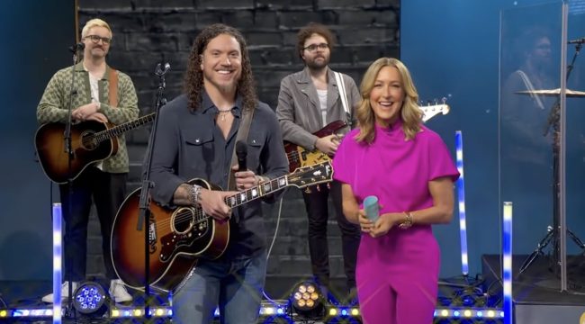 Брэндон Лейк дебютировал на GMA с шуткой про Мори Поувича: «Мы оба открываем людям, кто Отец»