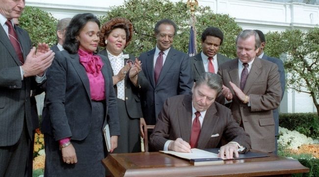 День Мартина Лютера Кинга: как память о лидере движения за права человека стала федеральным праздником в США