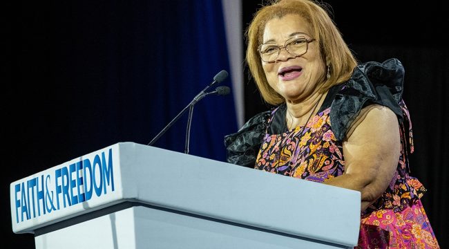 Племянница Мартина Лютера Кинга призывает Дона Лемона и протестующих против ICE помнить о заветах дяди о мирных протестах